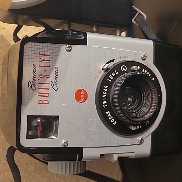 Vintage Kodak Brownie Bullseye Camera With Flash Attachment - Picture 6 of 10